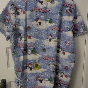 Woman's Peanuts character scrub top Size large